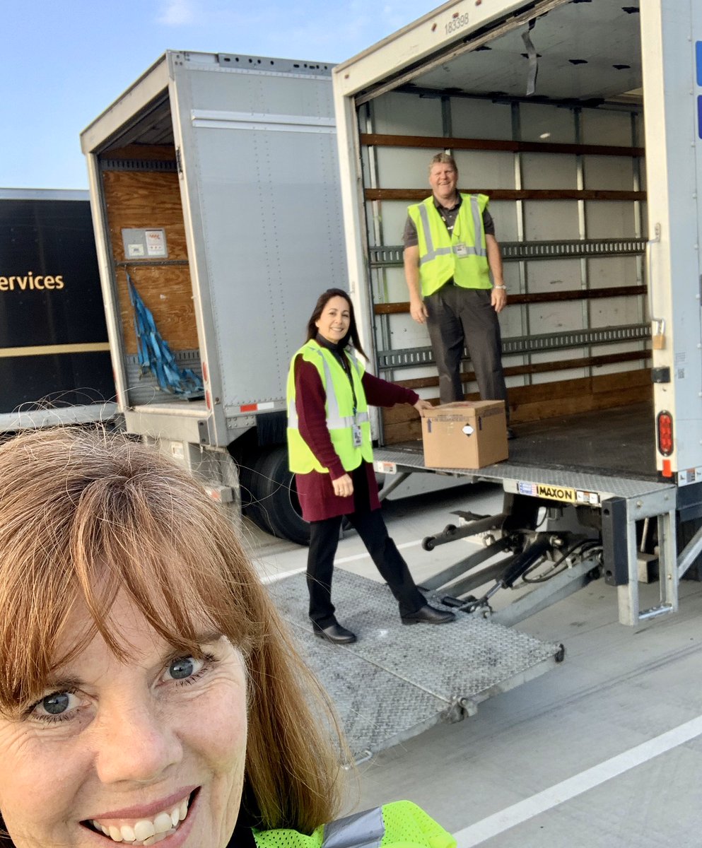 Edie4gzus's tweet photo. Laguna 2️⃣ San Gabe 2️⃣ Ontario 2️⃣ San Gabe 2️⃣ Anaheim 2️⃣ Laguna #pickingup &amp; #droppingoff more supplies including the 1st shipment of masks for Drivers  💯 Your @SouthCalUPSers Safety Team is on the Move 🏃‍♀️#UPSersAreThere @jrindafernshaw @AudryT @hrbobbyups @jt_ups @viciousveelo https://t.co/nPxWZdCRib