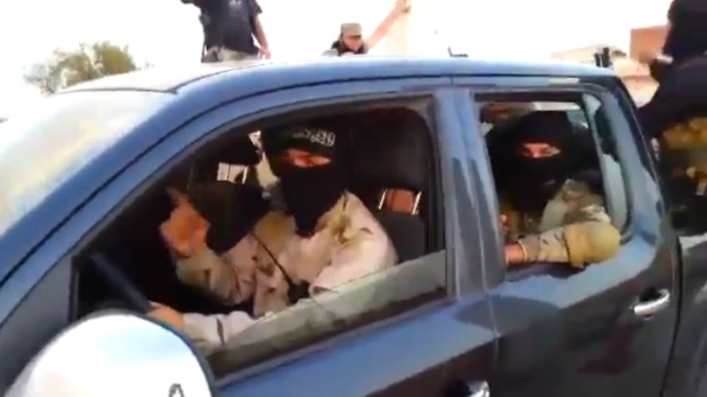 Here are Chataev and Abu Sayfullah (the masked driver) in their cars, leaving for Kobane from the Katiba Badr base - an old driving school situated next to Al Etihad University, which had become the base for Katiba al-Aqsa, the main North Caucasian battalion. 10/23