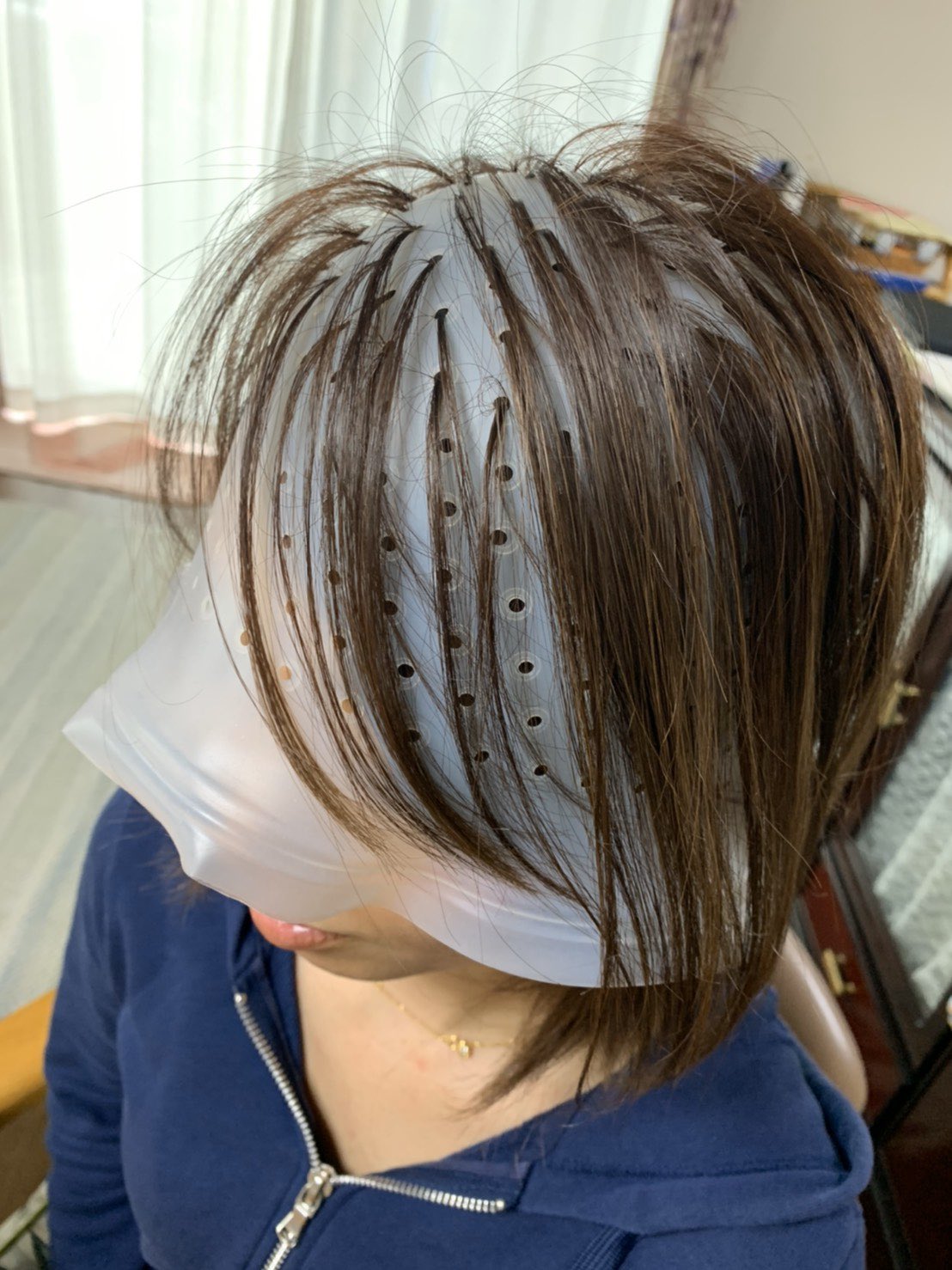 Rebecca bl 暇だったから実家にいた妹の髪にメッシュ オンカラーでピンクブラウン乗せてみた 妹を晒してみた メッシュキャップ ブリーチ オンカラー ピンクブラウン ヘアカラー 自宅でカラー T Co Llqsgoz0wm Twitter