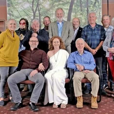 anushaka_____'s tweet image. සෙට් එක අඳුරන අය කියන්න බලන්න කවුද මේ කස්ටිය කියලා