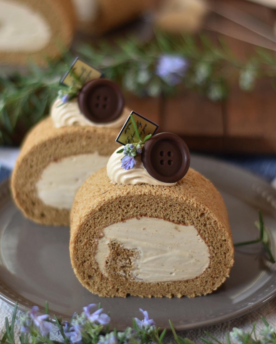 くらら 今日のおやつ コーヒーロールケーキ 生地もクリームもコーヒー入りでほろ苦 って思ったらクリーム苦すぎたかな コッタ お菓子作り 手作りお菓子