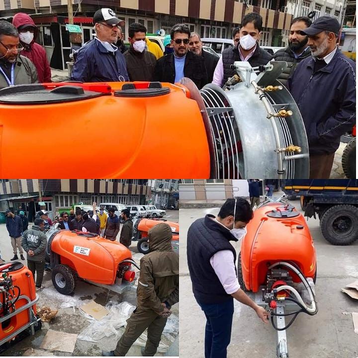roufaminnews5's tweet photo. *5 Dariya News*....The latest in technology and efficacy, the (area) boom sprayers will come in work and will effectively disinfect a radius of 50 feet in all major roads in the city

#Smc #Mayorofs #JunaidAzimMatto #Mayorofsrinagar https://t.co/Y3gWKh9S5F
