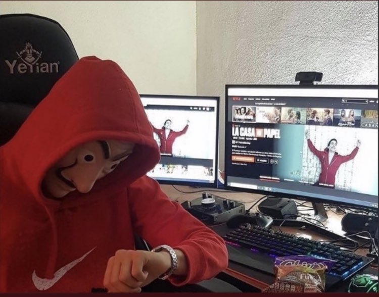 Artık bir dk daha bekleyecek gücümüz kalmamıştır. 
 #LaCasaDePapel4