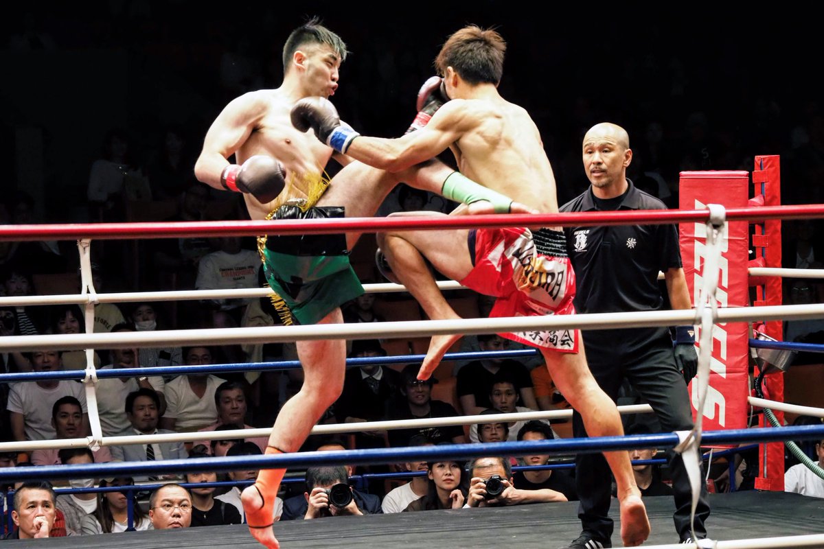 Gigio_jp's tweet photo. 跳び膝空中戦!
2019.10.6 REBELS.63×KNOCK OUT REBELS 67kg級初代王座決定戦
UMA 選手(K&K BOXING CLUB)
CAZ JANJIRA 選手(JANJIRA GYM)
#REBELS63
#カッコよく撮れた格闘技選手の写真を貼ろう https://t.co/j5qpKdI2TK