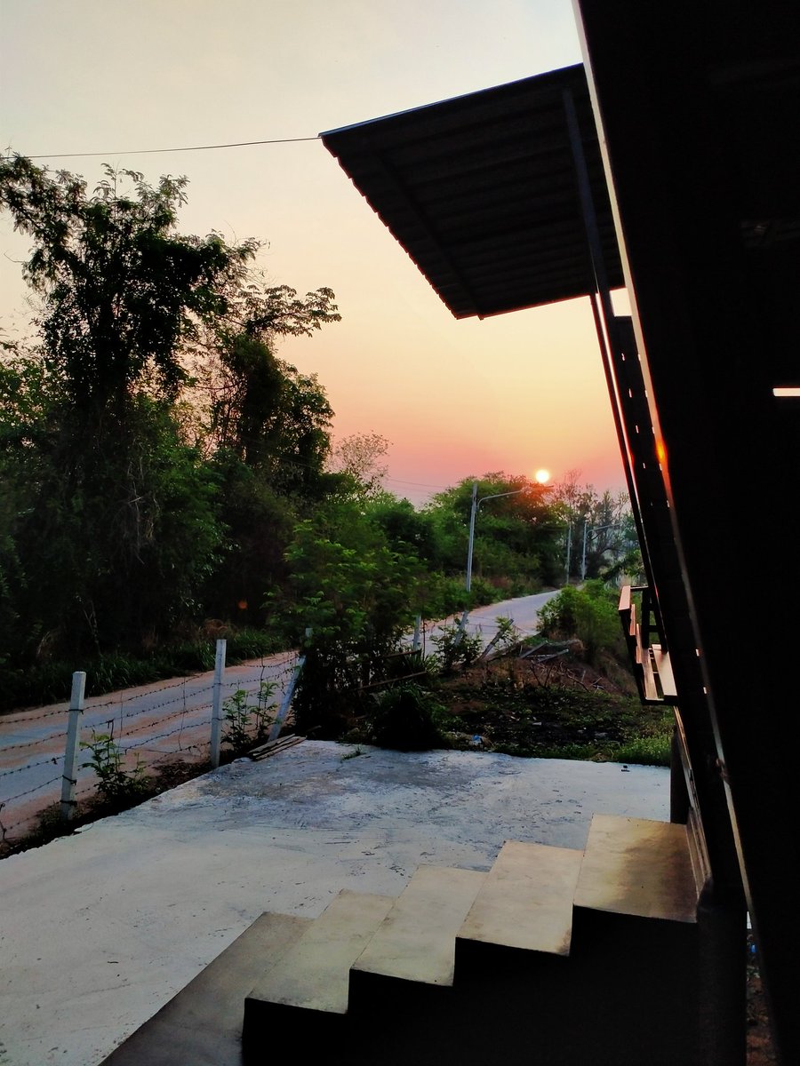 nut_jer's tweet image. "มากอดมา" อาจจะเป็นคำสั้นๆ เรียบง่าย แต่พลังทำลายล้างมหาศาล เพราะมันทำให้คนฟังที่กำลังท้อมีกำลังใจได้ในทันทีที่ได้ยิน🥰