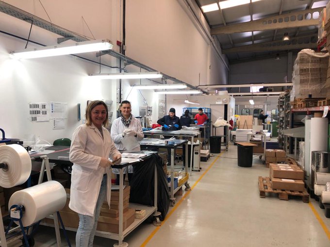 AUTOPARTS_SPAIN's tweet photo. #VALVER, experts in screen printing, joins the fight against coronavirus by making protective screens. They have already supplied 3750 to several hospitals and old people's home.💪💪
#AFStogether https://t.co/KSKyCaDrqR