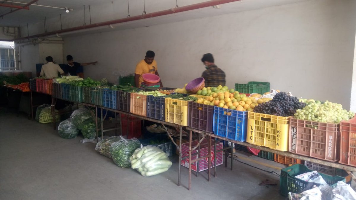 apooorva's tweet photo. Being able to shop for groceries and produce under your building, even when you're in a lockdown, is a blessing. Move aside #WhitePrivilege, you've got nothing on #BrownPrivilege right now 😂🤭
#IAmTheWorst #CovidPositivity #COVID2019india #lockdown https://t.co/KI5M0CBRmy