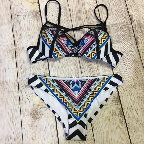 freshthreadstpa's tweet photo. So good I had to share! Check out all the items I'm loving on @Poshmarkapp from @ambs_sherry #poshmark #fashion #style #shopmycloset #tiffanyco #cargo: https://t.co/6G56JrBQAg https://t.co/VoZQeyabaj