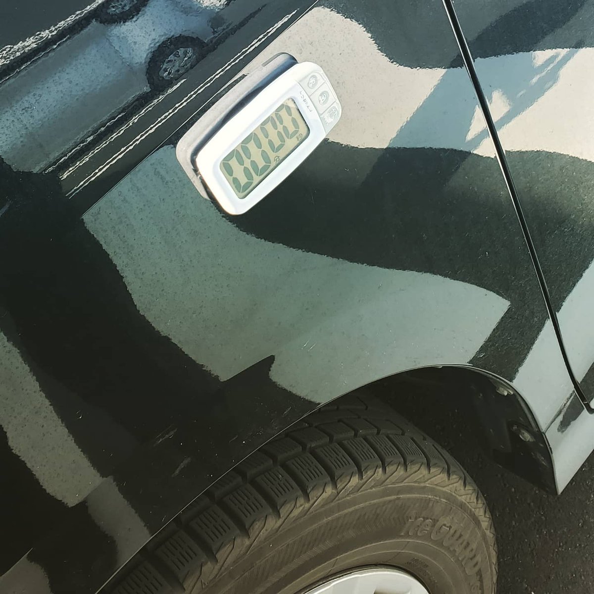 takki0224's tweet photo. え？まじ？
今日１日車にタイマーつけて仕事してた😅
昨日の夜、子供が車に張り付けてそのまま😰タイマーの磁石力っぱない(>_<)CM出れるな

#くるま #車 #車好きな人と繋がりたい #タイマー #タイマー付き #子供いたずら #こどもとの時間 #いたずら #いたずらっ子 https://t.co/90vGnuqeoT