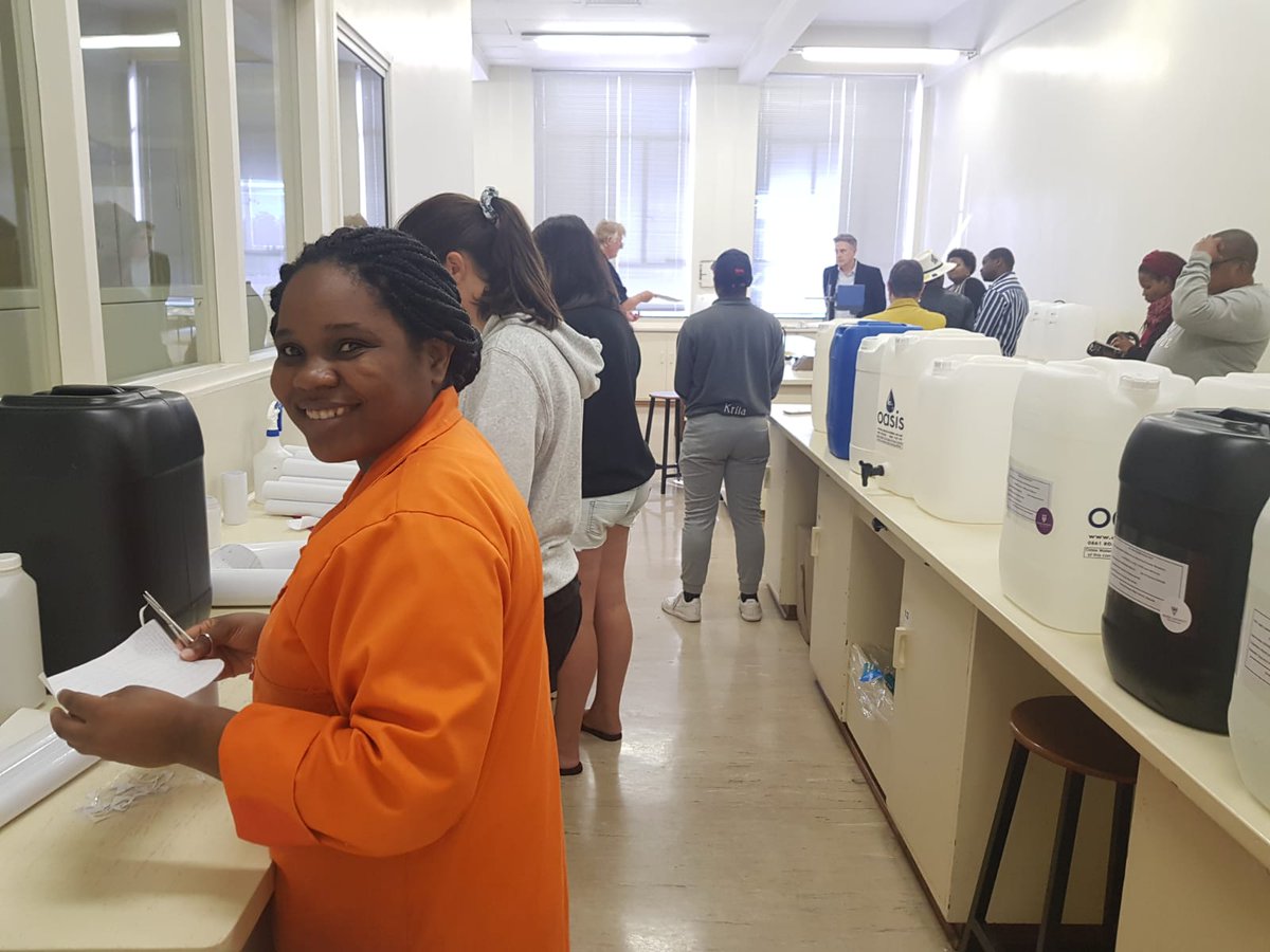 Rhodes_Uni's tweet image. Dr Melissa Chikukwa, a Postdoctoral Fellow at Rhodes University, has been leading the sanitiser production team at the Pharmacy Lab. #StopTheSpread #COVID19SouthAfrica