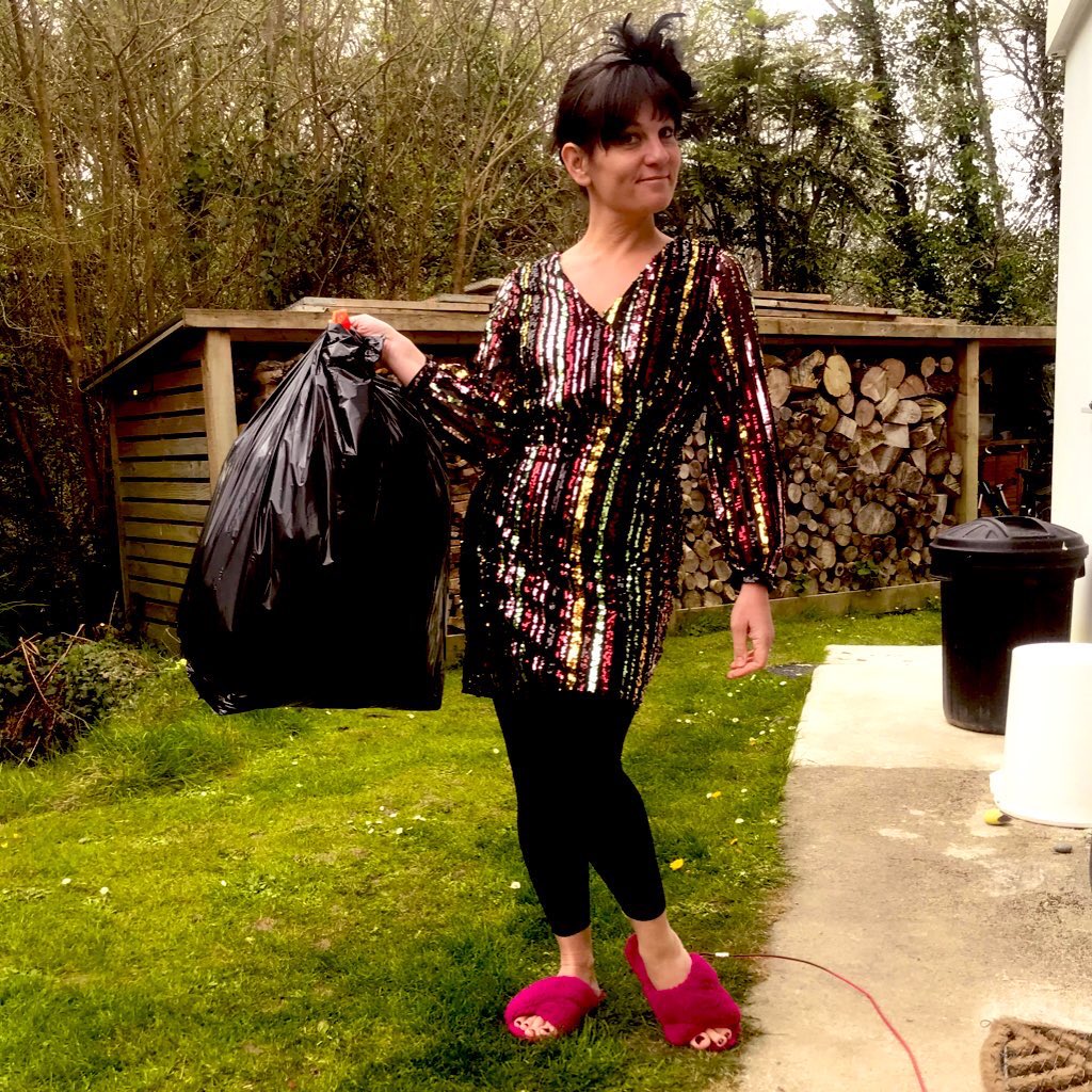 TY <a href="/iHeartRadio/">iHeartRadio</a> I’ve never been called ‘The Most Glamorous Bin Lady In Britain’ before, but I’ll take it! 👑👗👑
#BallgownBinsOut #Gowners