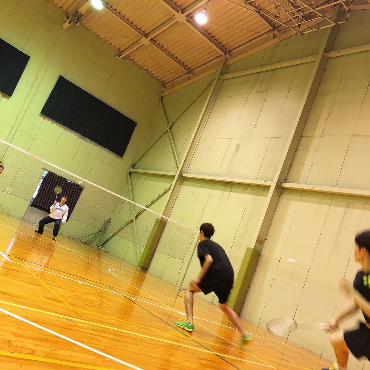 6月には新歓合宿があります☺️
チームごとに分かれてバドミントンをしたりレクをしたりします！
経験者と未経験者を考慮したチーム分けとなるので未経験の方も心配なくたのしめます😊
1年生同士、先輩方となかよくなりましょう！！