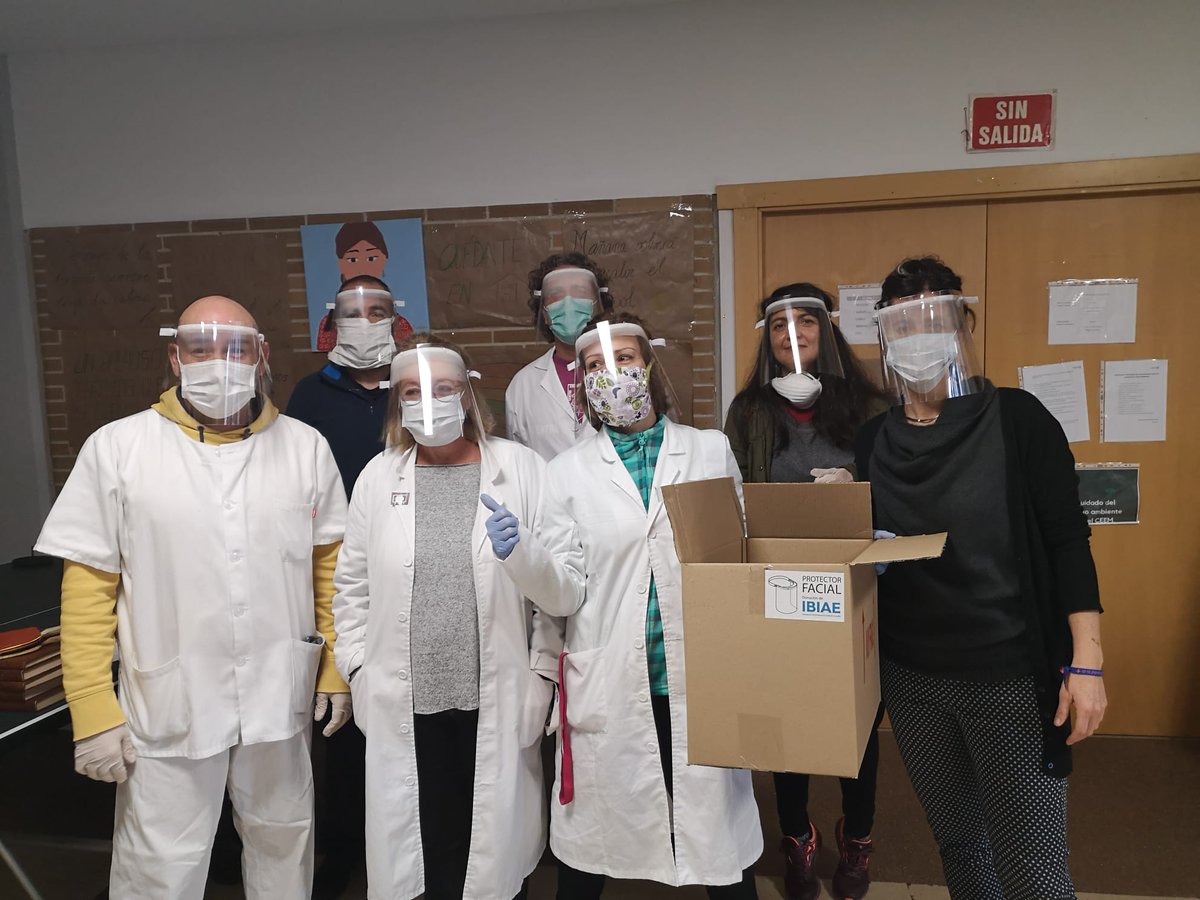 IBIAE's tweet photo. Las #pantallasibiae faciales protectoras del #coronavirus también han llegado al Centro de Día de #Benidorm. ¡Gracias a estos sanitarios y trabajadores por su labor! https://t.co/1HvTNAHMU6