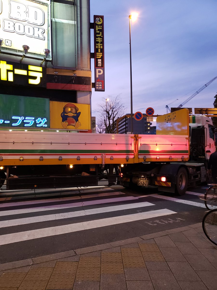 Beamymoon ドルショ浜松町ありがとうございました On Twitter 川越街道 練馬ドンキ付近の事故 すごい渋滞で池袋方面から埼玉方面に行く車は北町陸橋交差点で左にすべて誘導されています なお見物渋滞で埼玉方面から池袋都心へ向かう道路も渋滞しています
