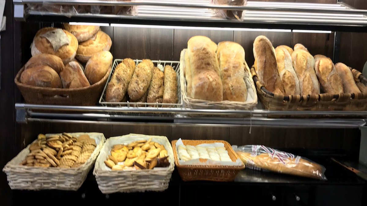 TomVadinia's tweet photo. Tiendas esenciales del barrio (I). La Gourmandise, panadería. https://t.co/XAPPSN1DeC
