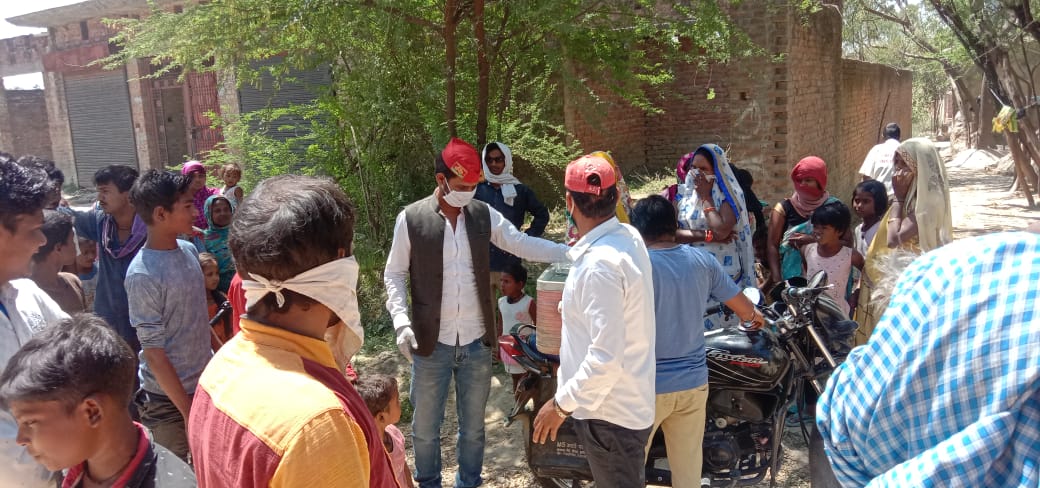 virendradvocate's tweet photo. तीसरा दिन 03 अप्रैल 20.
राहत सामग्री वितरण
सोरांव

बाहर भी कम न होगी रोशनी
दिलों में उजाले बनाए रखिए
@yadavakhilesh @samajwadiparty @dimpleyadav https://t.co/DLH6idIWnI