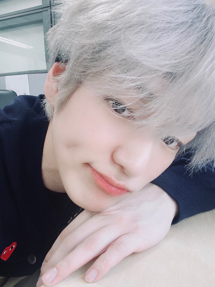 NewWorld_VICTON's tweet photo. [#찬]
나른하다아아....🌼🌸
앨리스는 모할까아....🤍-@ https://t.co/hnfrHy9u5x