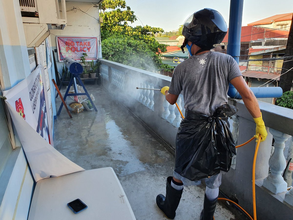 occlo58's tweet photo. REGIONAL CRIME LABORATORY OFFICE- 3

April 3, 2020, the management of Pag-Asa Market conducted disinfection at the stalls of the public market, including the pathway in front of the Olongapo City Crime Laboratory Office, to minimize the spread of  the virus for public safety https://t.co/vkQZX4fErb