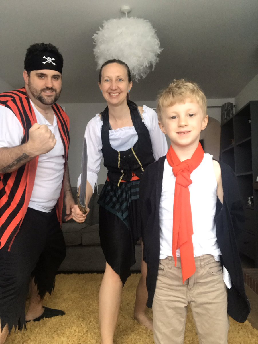 ILucas84's tweet photo. #PEWithJoe ready for fancy dress Friday. @vanessaclucas https://t.co/xzVD00XHJm