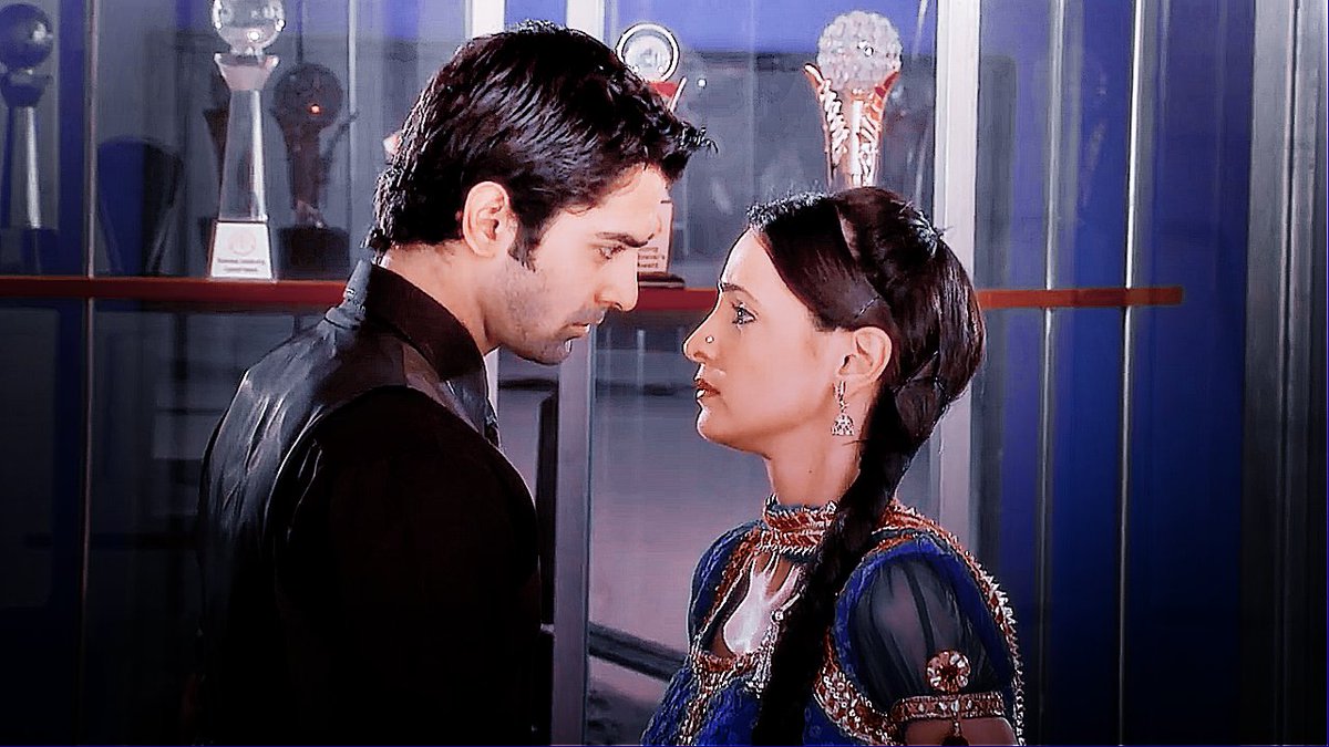 Arnav tells khushi to take dictation. #Arshi  #RabbaVe  #IPKKND #SanayaIrani  #BarunSobti