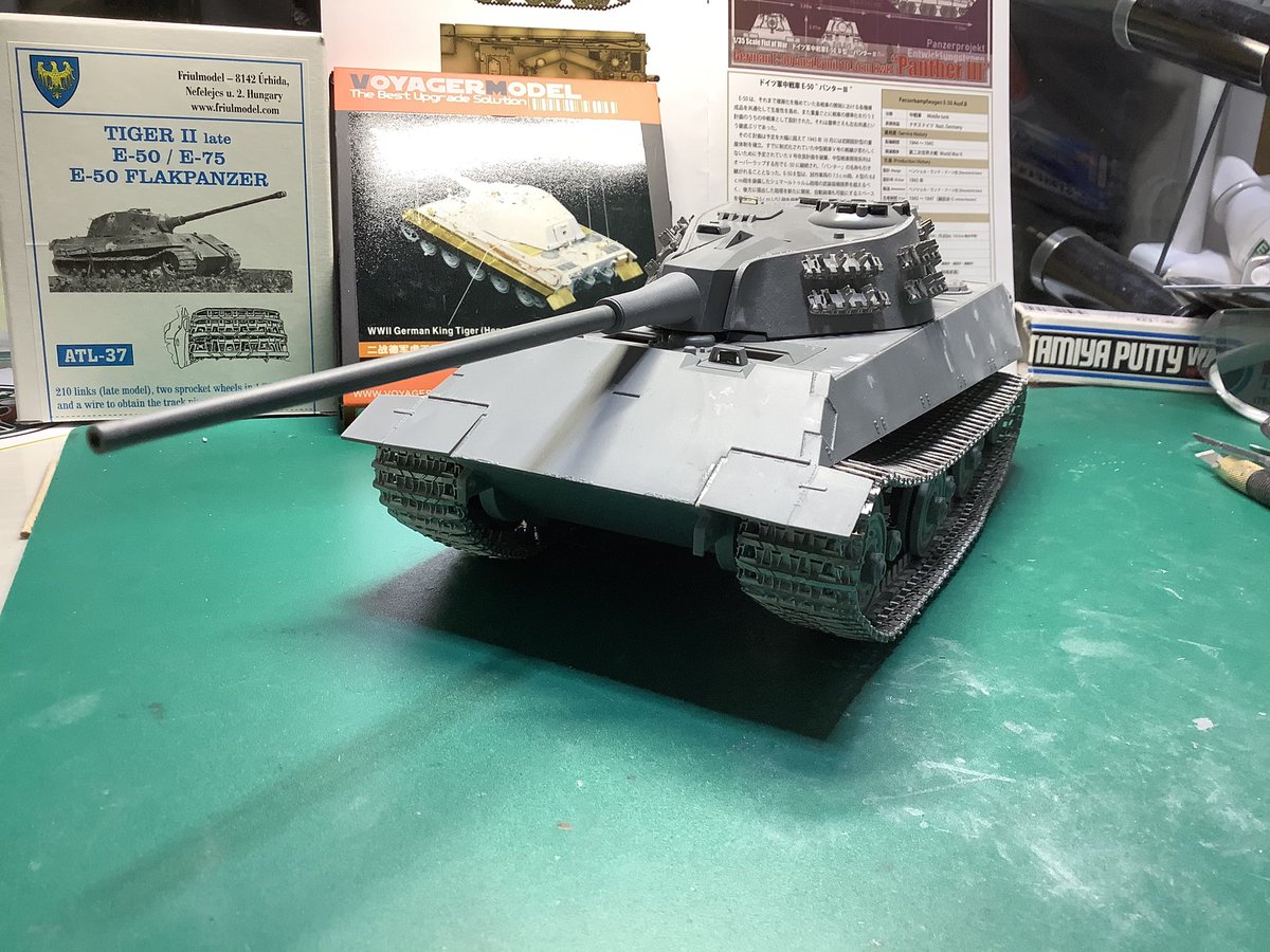 panzerworks's tweet photo. ロケットモデルズ 「牙砲塔」テストショットプレゼント🎁
フルディテールアップ製作スタート😄🙌🏽
砲塔は装甲板表面加工処理 各ハッチ可動加工処理ディテールアップ
車体表面加工処理中 後部装甲板ディテールアップ進行中
@rocket_models @msmodelswebshop #friulmodel #voyagermodel https://t.co/pcrgmY8cLu