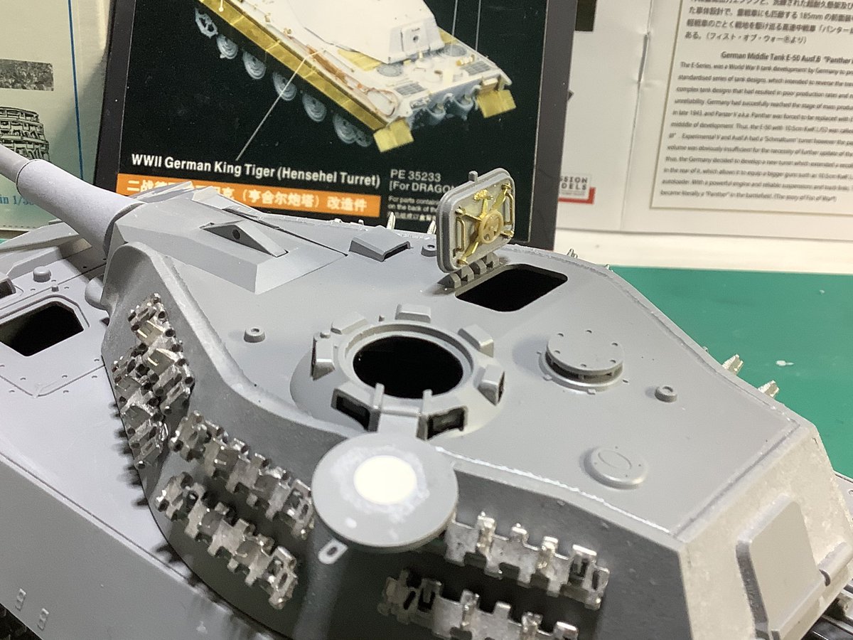 panzerworks's tweet photo. ロケットモデルズ 「牙砲塔」テストショットプレゼント🎁
フルディテールアップ製作スタート😄🙌🏽
砲塔は装甲板表面加工処理 各ハッチ可動加工処理ディテールアップ
車体表面加工処理中 後部装甲板ディテールアップ進行中
@rocket_models @msmodelswebshop #friulmodel #voyagermodel https://t.co/pcrgmY8cLu