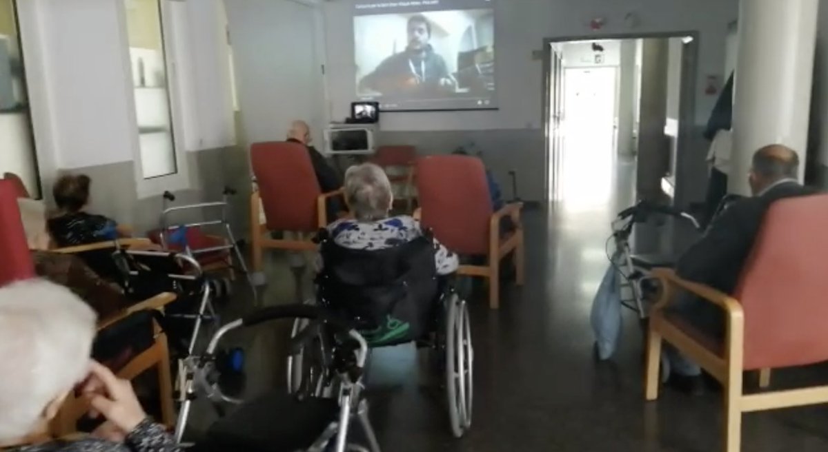 Arran de la delicada situació per la que passa la Residència Zoilo Feliu #LaBisbal i el col·lectiu de gent gran, neix el projecte 'Cançons per la Gent Gran'. Avui arrenca amb els vídeos cedits pels bisbalencs <a href="/mazonisongs/">Mazoni</a>, <a href="/Sanjosexmusic/">Sanjosex</a> i <a href="/miquelabras/">Miquel Abras 🎗</a>: bit.ly/34hX9tf