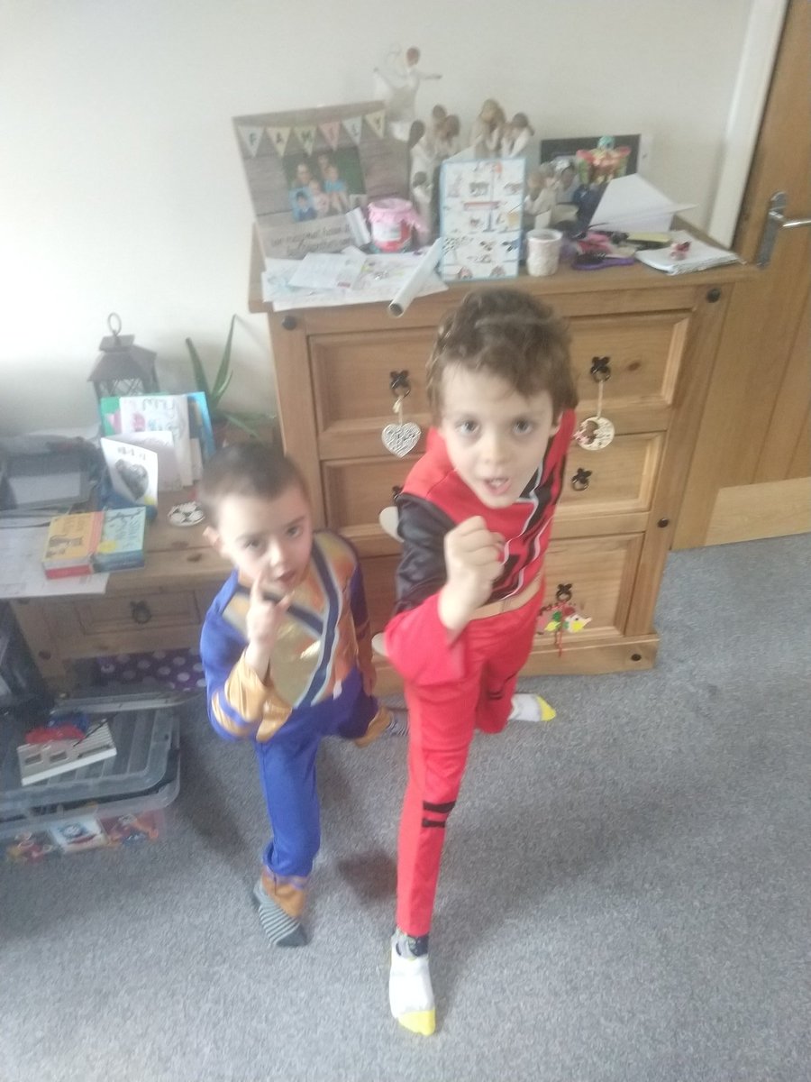 Powered up and ready to go. Tristan and Farris dressed up as power rangers doing PE with <a href="/thebodycoach/">Joe Wicks</a> #fancydressPE #PEWithJoe