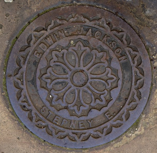 CoversUnderfoot's tweet photo. East End of London coal plate week, day 6: Four examples from Stepney. #opercula @IronCovers @DrainSquirrel @DrainGazing @DrainSpotting @BeardyHowse https://t.co/PTxyQDn4HW
