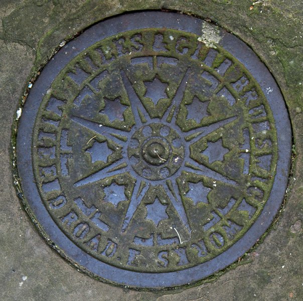 CoversUnderfoot's tweet photo. East End of London coal plate week, day 6: Four examples from Stepney. #opercula @IronCovers @DrainSquirrel @DrainGazing @DrainSpotting @BeardyHowse https://t.co/PTxyQDn4HW