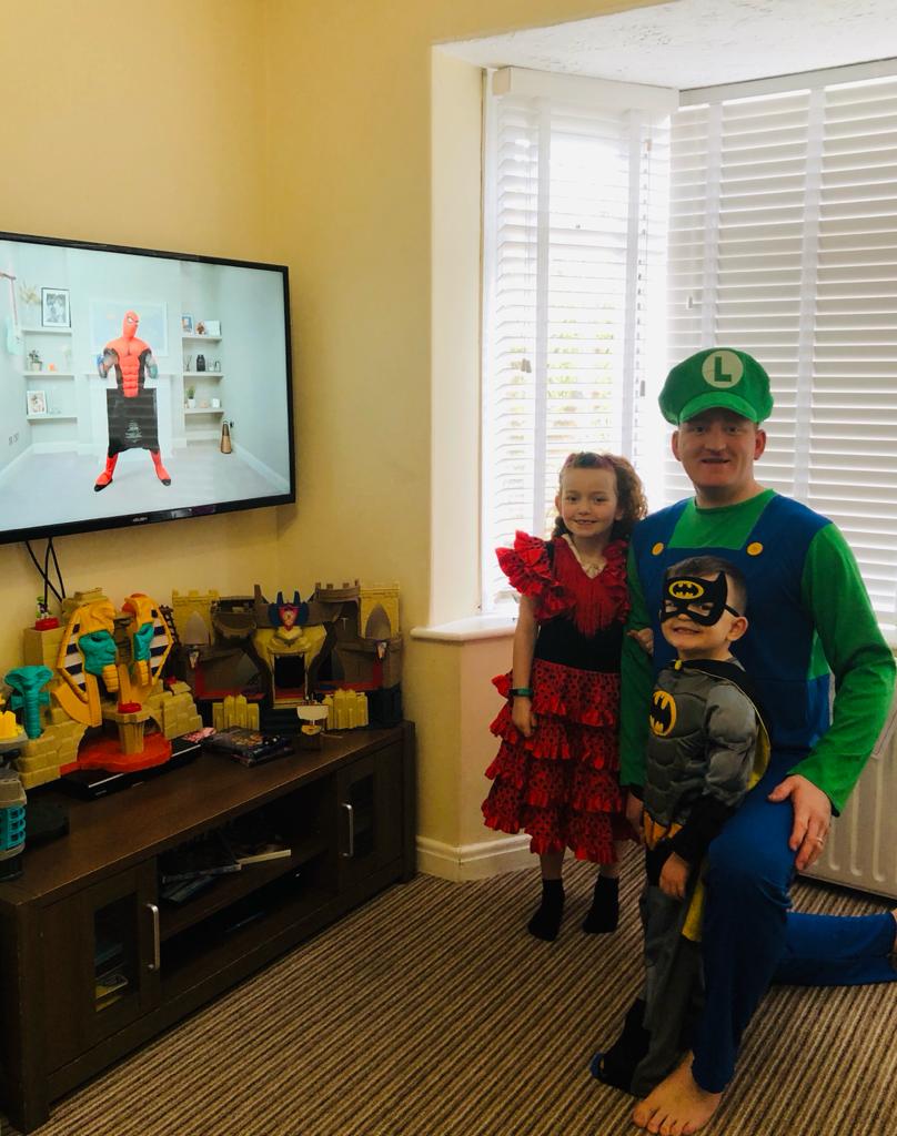 BarryTitcombe's tweet photo. @thebodycoach Stay home, stay safe. Eat healthy, work out with joe. Lockdown is better then we thought! #PEWithJoe https://t.co/5xfBwI42dW