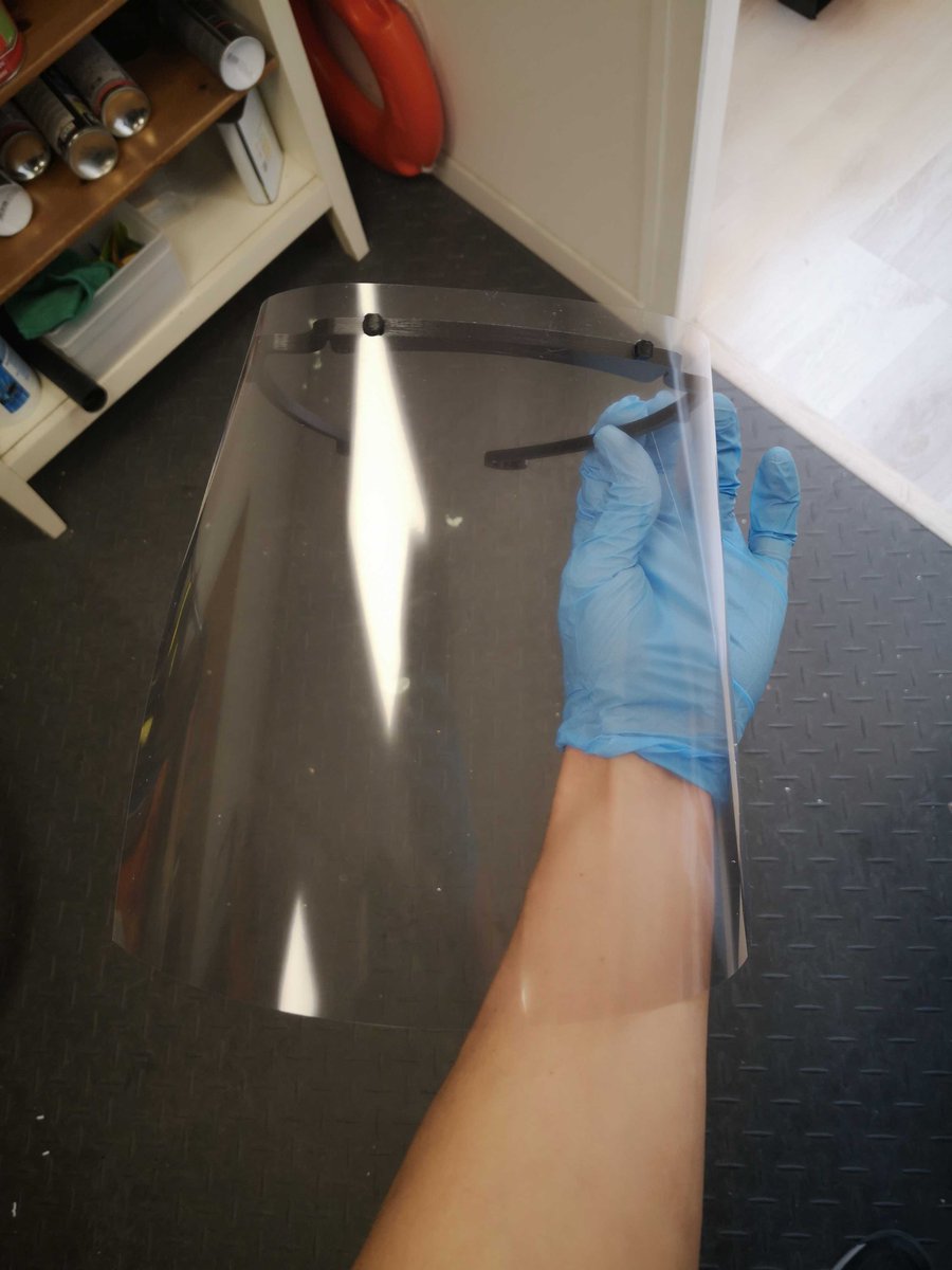 iadys's tweet photo. L'équipe IADYS se mobilise pour venir en aide aux hôpitaux, EHPADs, etc. Fabrication de #visièressolidaires en cours ! Merci à #Shieldsvisieresolidaire-covid19-marseille pour l'initiative https://t.co/9LrEoMZBmM