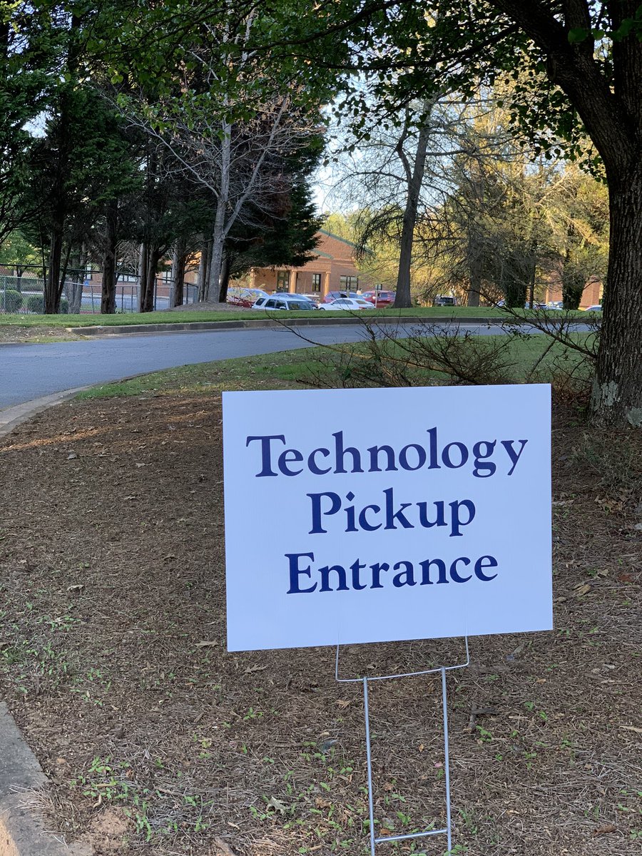 grantrivera's tweet photo. Last night over 2,500 chromebooks and hotspots were waiting for our students who so desperately need and want to stay connected to learning. Thanks to our committed volunteers and tech staff - you are what makes @MariettaCitySch #specialdifferentbetter https://t.co/S2T2vqMvFP