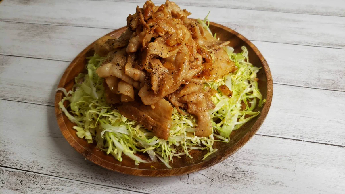主役は春キャベツ！？豚バラを焼いたタレで食べる「ガリブタ春キャベツ」の作り方！
