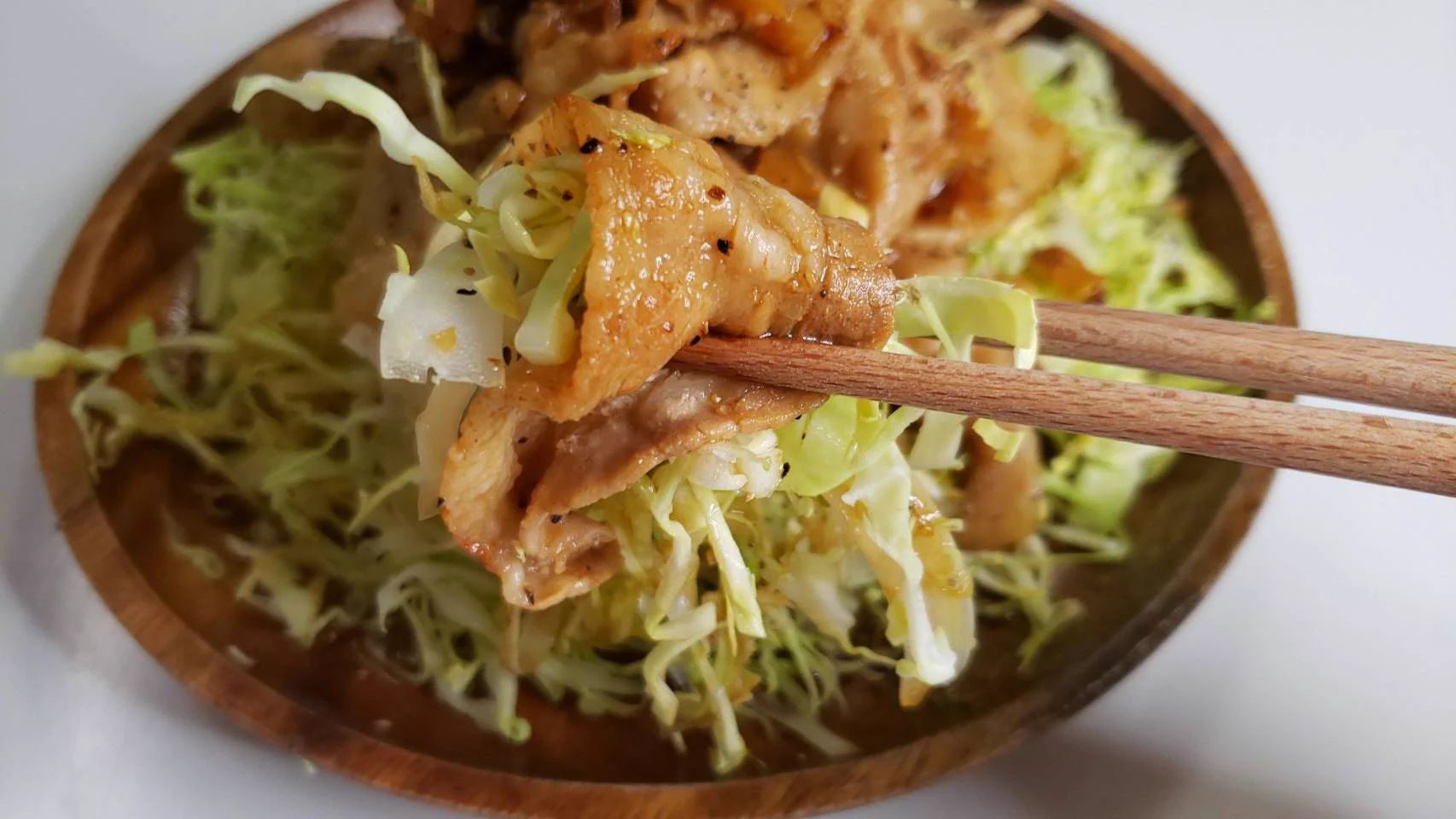 主役は春キャベツ！？豚バラを焼いたタレで食べる「ガリブタ春キャベツ」の作り方！