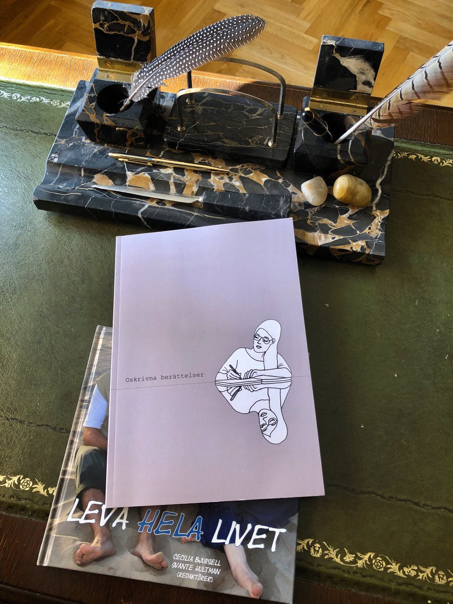 Att inspireras av! Oskrivna berättelser av Cecilia Bjursell. Mängder av idéer. Sätt dig med kaffet, skriv eller ta ett spännande samtal med en vän. Ex. från boken. ”skriv det finaste ordet som du vet” eller ”Du reser tillbaka i tiden och träffar dig själv som ung. Vad säger du?”