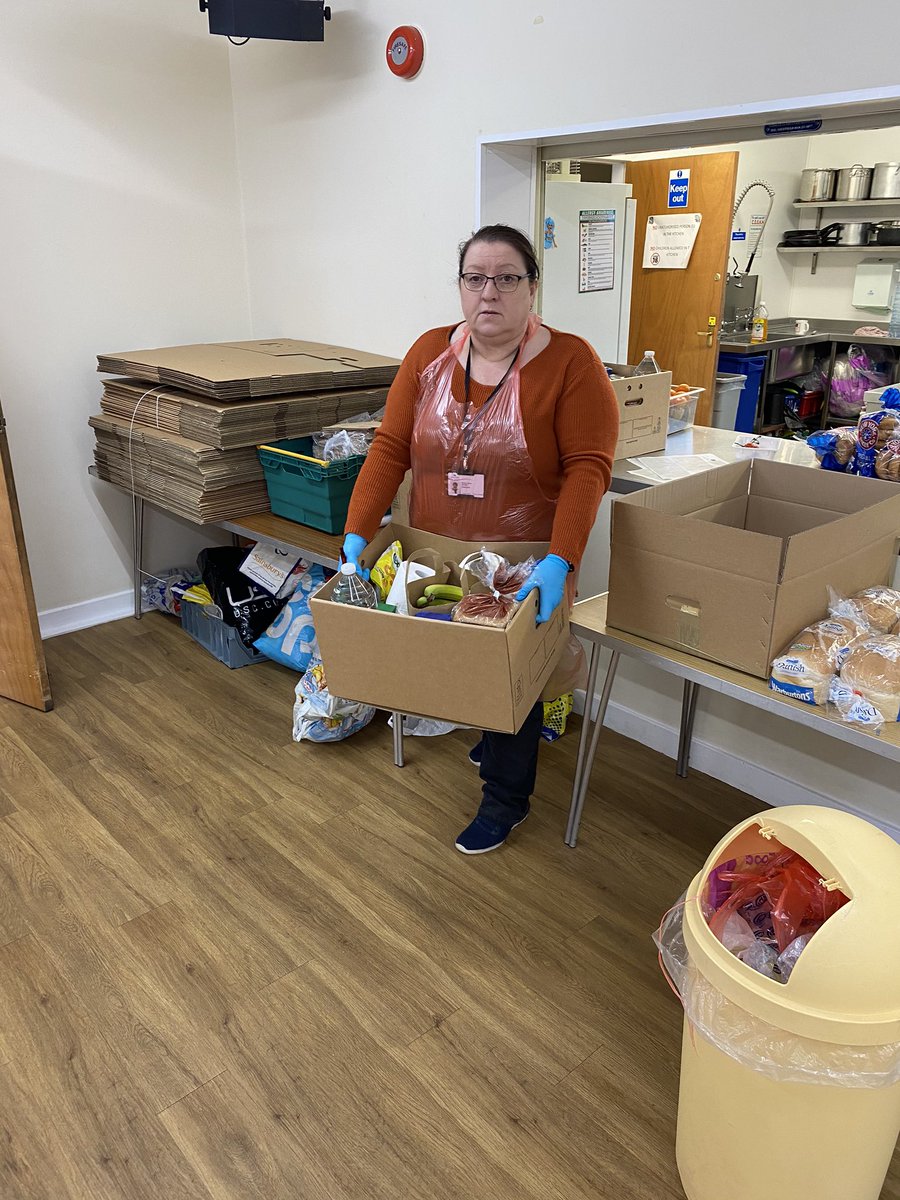 SusanJDurant's tweet photo. Early start this morning making up some emergency parcels for our most vulnerable and families in need. Thank you to Michael Tuby for his help this morning &amp; the kid of the freezer 👏🏻👏🏻#MMWCDC #Moorends @Joe_Blackham (trustee) https://t.co/YppExKVaLY