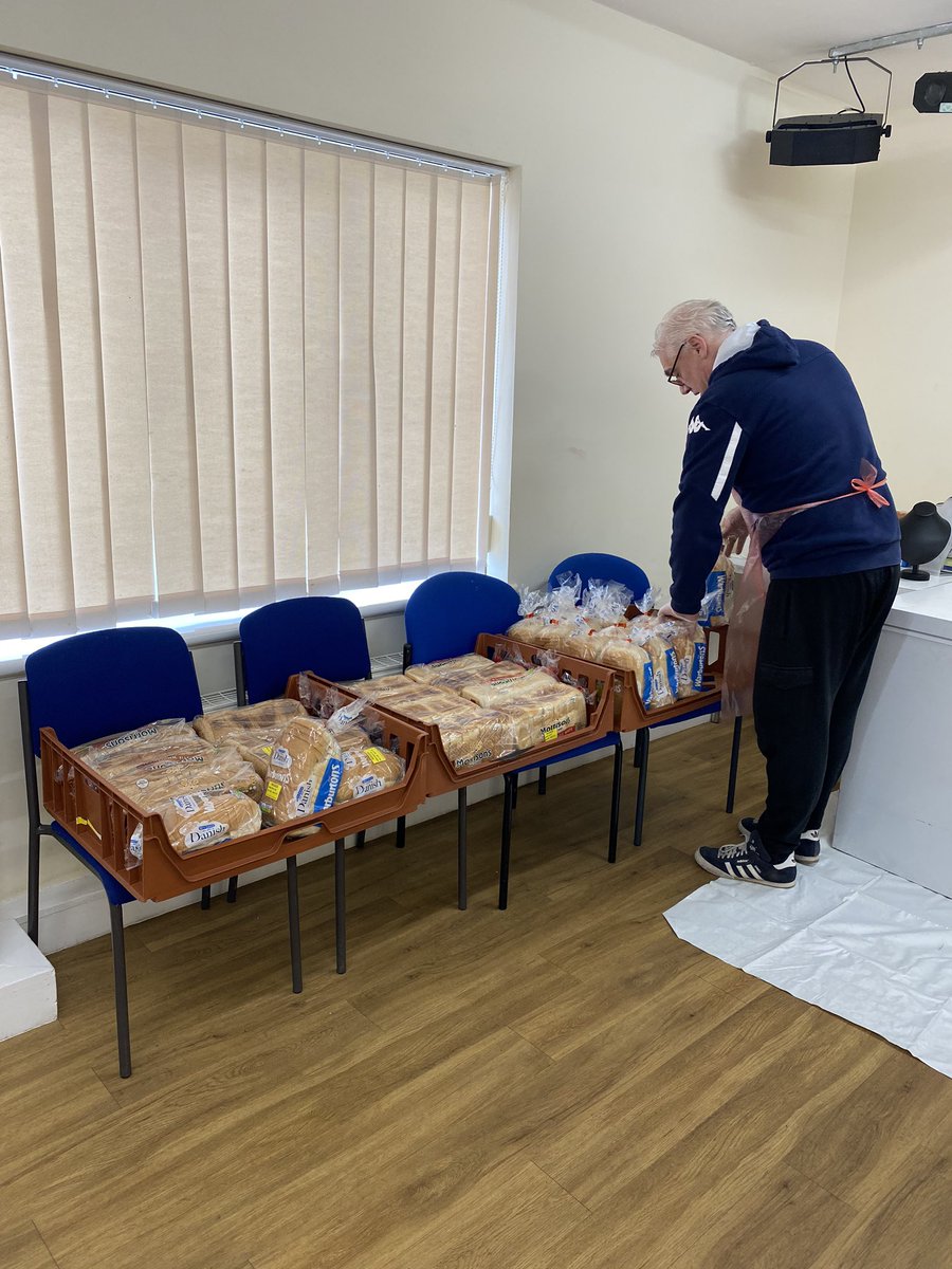SusanJDurant's tweet photo. Early start this morning making up some emergency parcels for our most vulnerable and families in need. Thank you to Michael Tuby for his help this morning &amp; the kid of the freezer 👏🏻👏🏻#MMWCDC #Moorends @Joe_Blackham (trustee) https://t.co/YppExKVaLY
