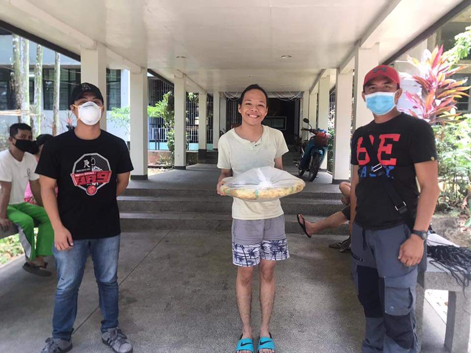 betasigmasuplb's tweet photo. The U.P. BETA SIGMA FRATERNITY- Los Baños chapter would like to thank Mothy's Lechon Cebu and Meatshop - Laguna c/o Brod Barry Jamora for donating lechon to our volunteers residing at Makiling Residence Hall. 

#UPBetaSigmaFightCoVid
#βΣatCOVID19
#UPFight https://t.co/WzmJttHetI