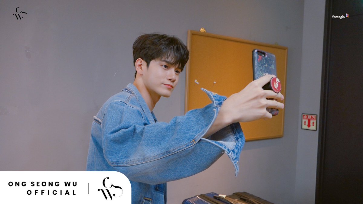 officialtwt_OSW's tweet photo. ONG SEONG WU 옹성우 - ‘GRAVITY’ 활동 비하인드 #1
▶ https://t.co/nT7LSBnAfQ

#옹성우 #ONGSEONGWU #GRAVITY #그래비티 #GUESSWHO #게스후 #LAYERS #레이어스 https://t.co/Qkidd07vji
