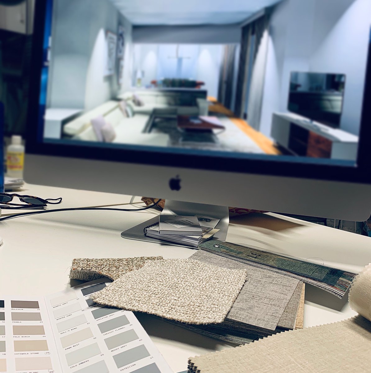 Ganas de presentar nuevos proyectos y ganas de volver a la normalidad. Nosotros seguimos #teletrabajando esperando que pronto podamos volver a la rutina. Mientras tanto, seguimos en casa. Amigos disfrutemos del finde #artefactum #interiorismo #yomequedoencasa