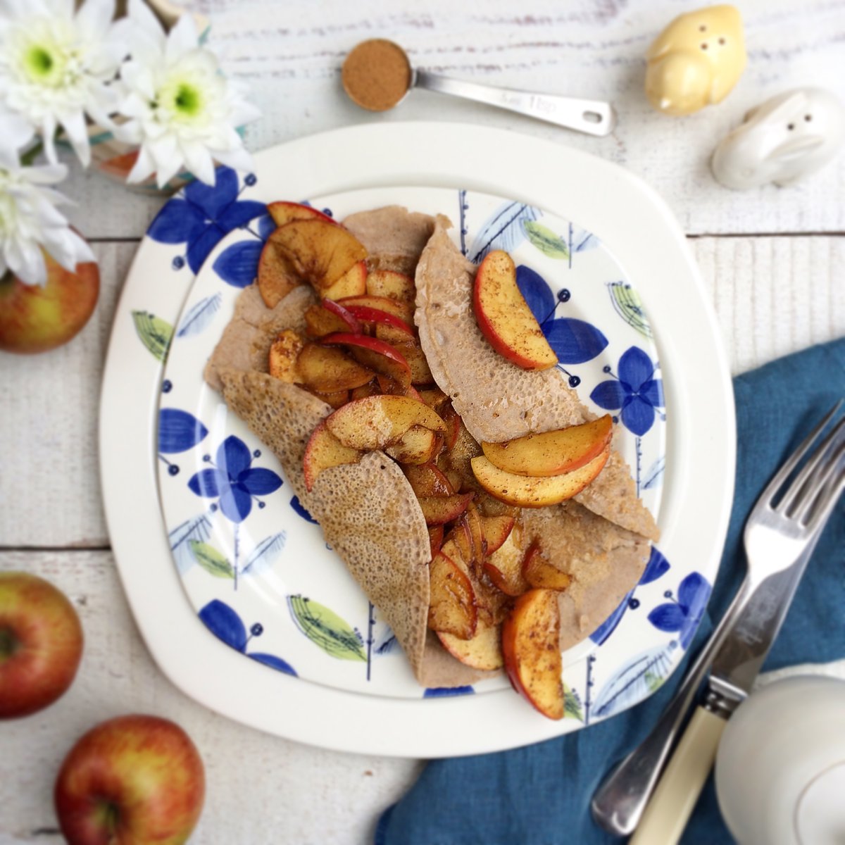 Buckwheat Galettes With Cinnamon Apples are a perfect choice for a truly scrumptious #Easter #Breakfast 😋🍎🥞 Recipe by @Healthy_Twists #easterfood #pancakes #galettes dairyfree #glutenfree bit.ly/2pi274P