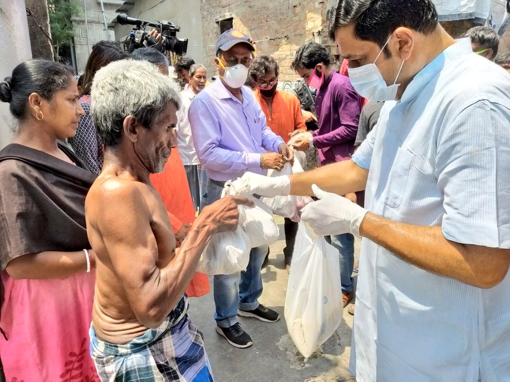 RahulSinhaBJP's tweet image. Today distributed food items door to door at Kolkata.

#Food4All #Help4All