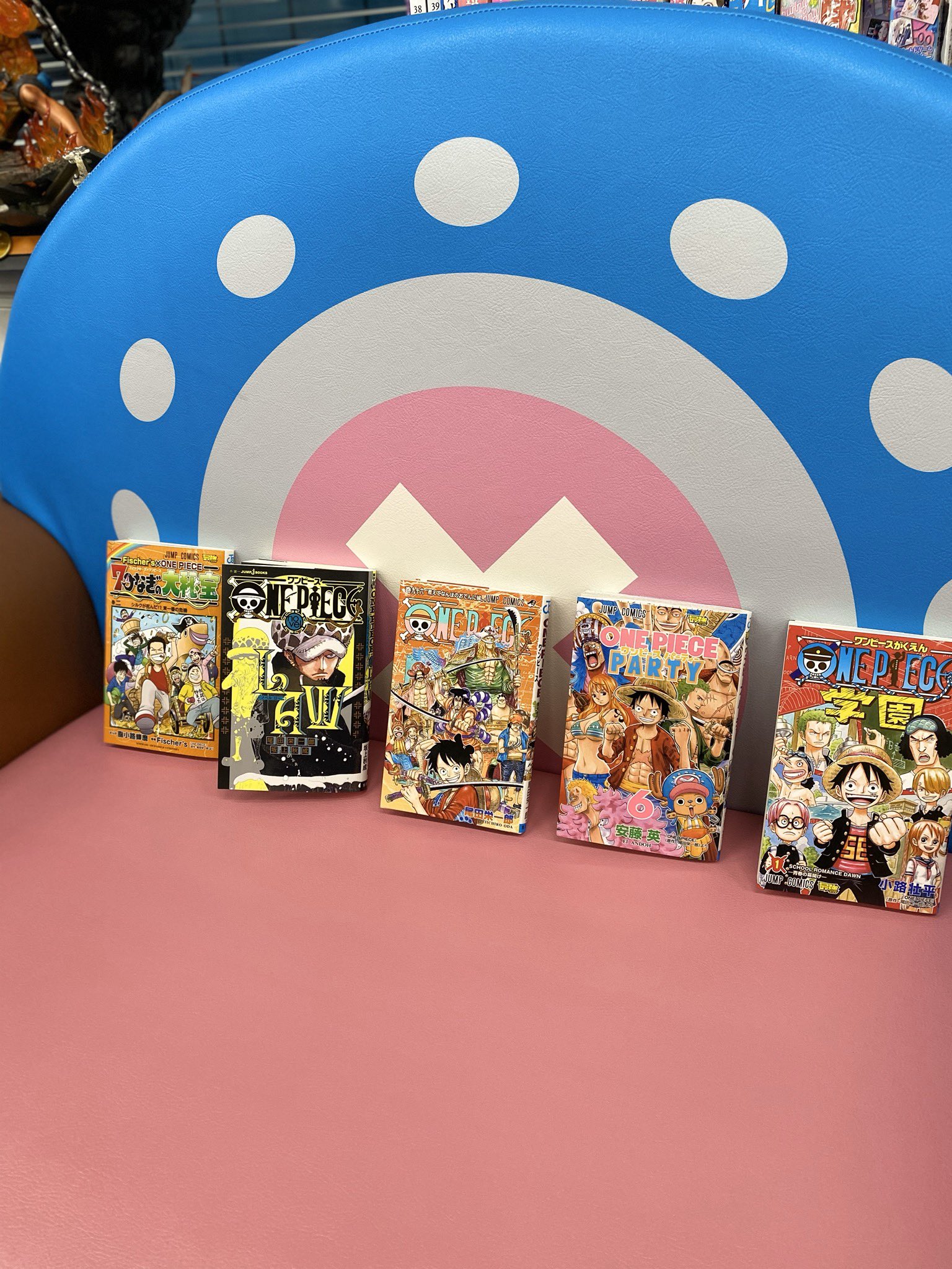 One Piece スタッフ 公式 Official こちらの5冊 ぜひ一緒にお楽しみくださーい One Piece 96巻 One Piece Novel Law ワンピースパーティー 6巻 Fischer S One Piece 7つなぎの大秘宝 2巻 One Piece学園 1巻 ワンピ新刊 T