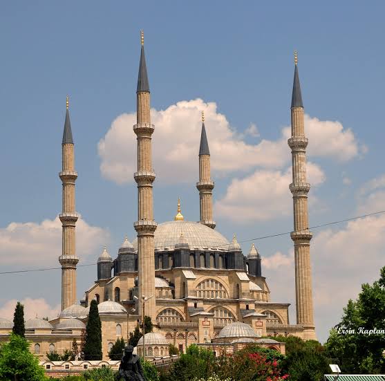 m_eminyildirim's tweet photo. Günlerden Cuma...
Camilerimiz yine mahzun...
Bizler yine mahzunuz...
Dünya ise yine çaresiz...
*
Aklımızı başımıza getir Allah'ım!
Hasretimizi bitir Allah'ım!
Şifanı indir Allah'ım!
Rahmetine kavuştur Allah'ım! https://t.co/m1nwu2fbQ5
