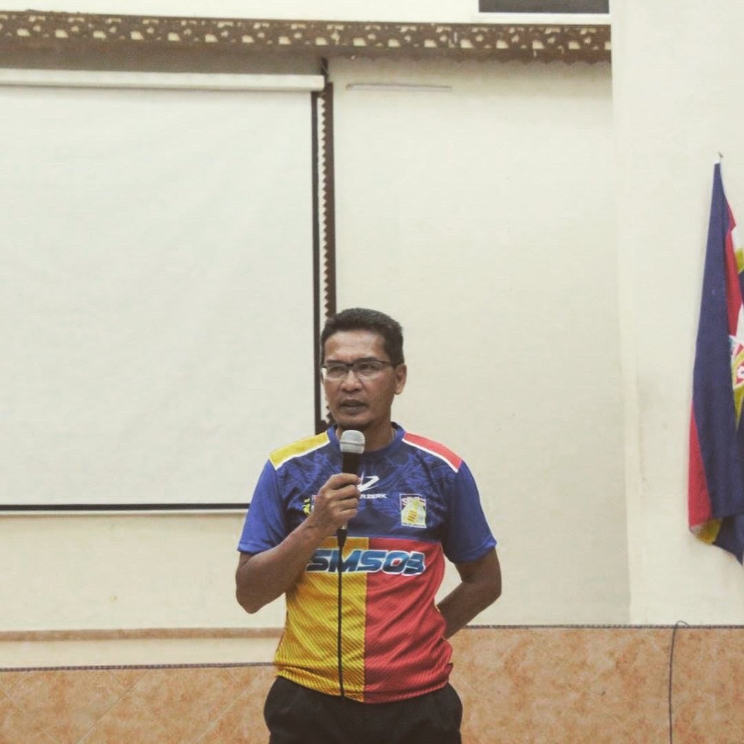 smsob_rc's tweet photo. M Suhaimi is the guy behind SMSOB. He start assisting with the rugby club ever since 1988. He took full responsibility of the club on 2003. Even though he been busy with his family and work, he always find time for rugby. With him since 2003, SMSOB has won more than 20 tournament https://t.co/h94z0WdDth