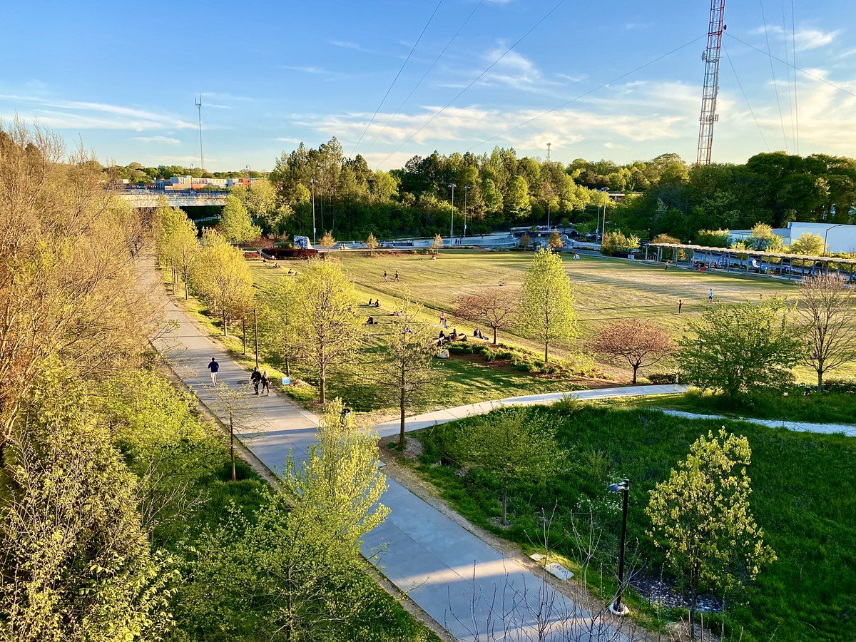 JNBecker's tweet photo. Took this shot of the Eastside Trail and skate park field at 7:30 last night. Sure hope usage levels stay like this through the amazing weather weekend we are about to have. #stayhomeatl #shelterinplace #FlattenTheCurve https://t.co/BOpxb3kFbY