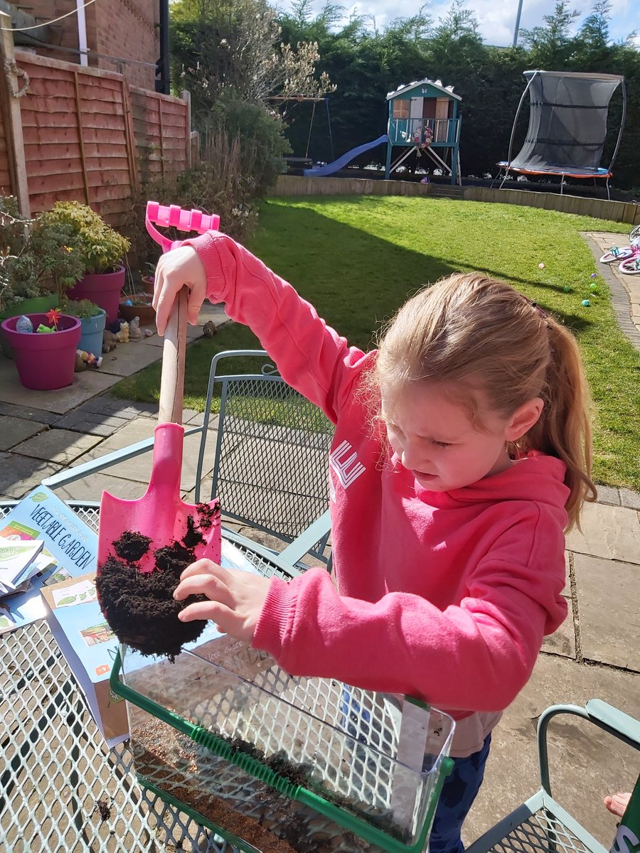 Lorna Jay Saunders tweet media