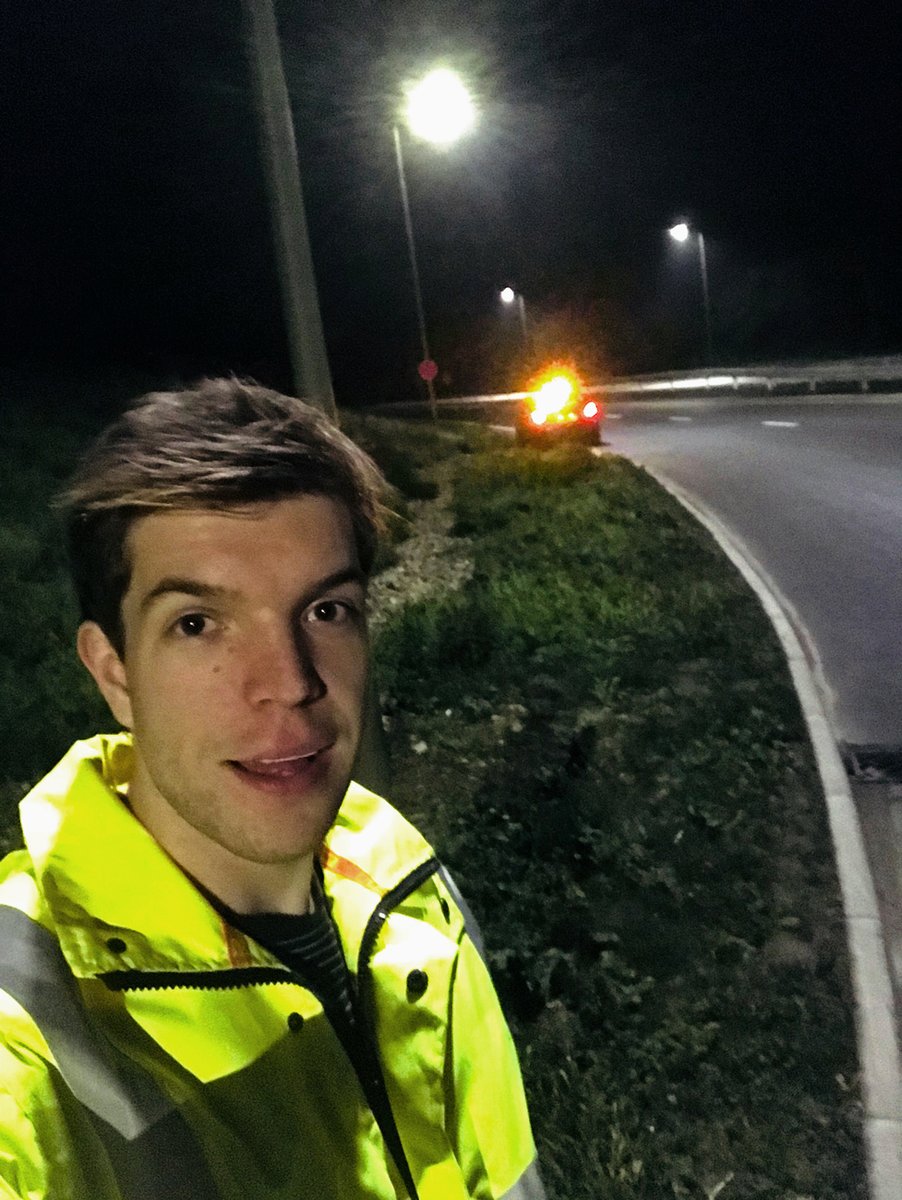 In this thread, I’m going to tell you a bit about my PhD, which focuses on understanding the impacts of  #LightPollution on moth populations [1/11] #WallingfordECRTweets  @UK_CEH  #MothsMatter