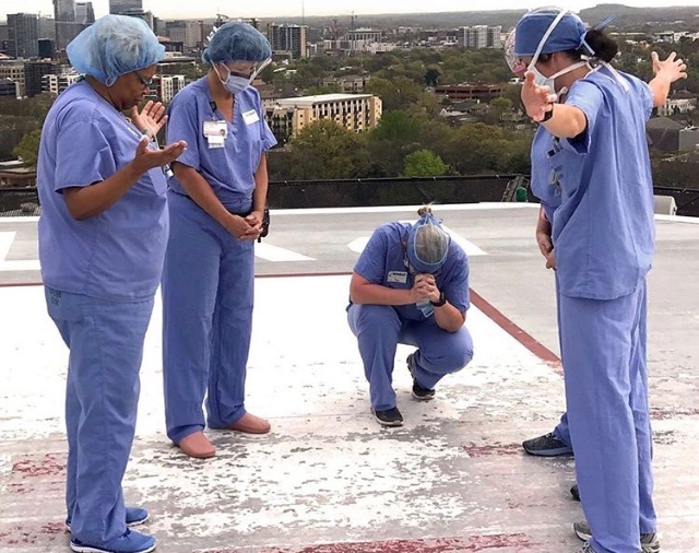 PH_D888's tweet photo. It’s pics like this that make me cry. Truth in nursing⬇️
#COVID19 We cannot do this alone! https://t.co/lwZY7jsidw